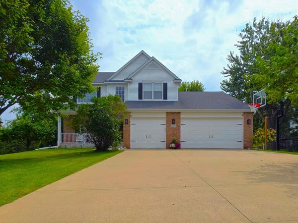 2051 Highgate Circle, Chanhassen, MN 55317
