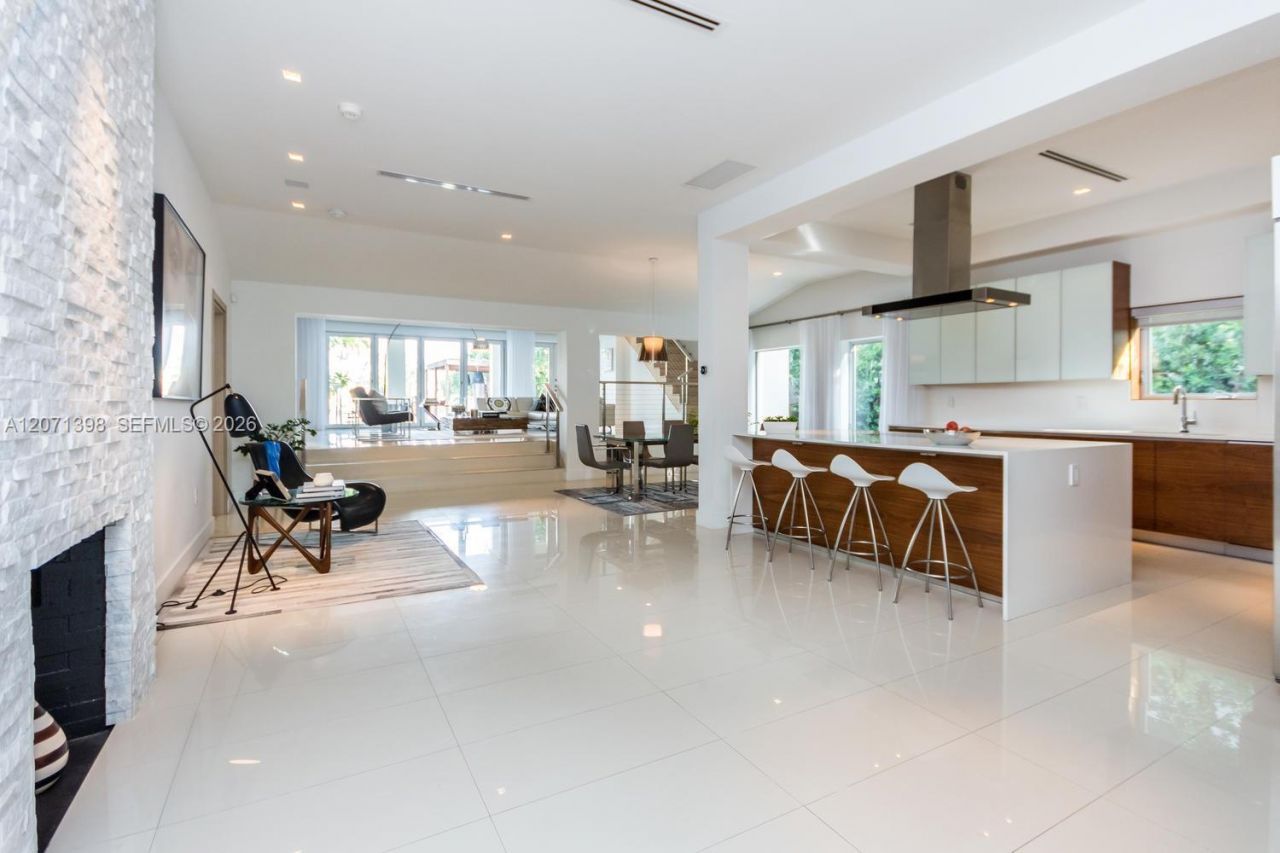 455 E Dilido Dr , Miami Beach, FL 33139 Photo