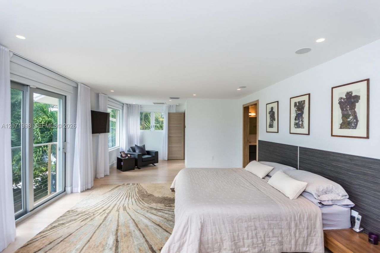 455 E Dilido Dr , Miami Beach, FL 33139 Photo