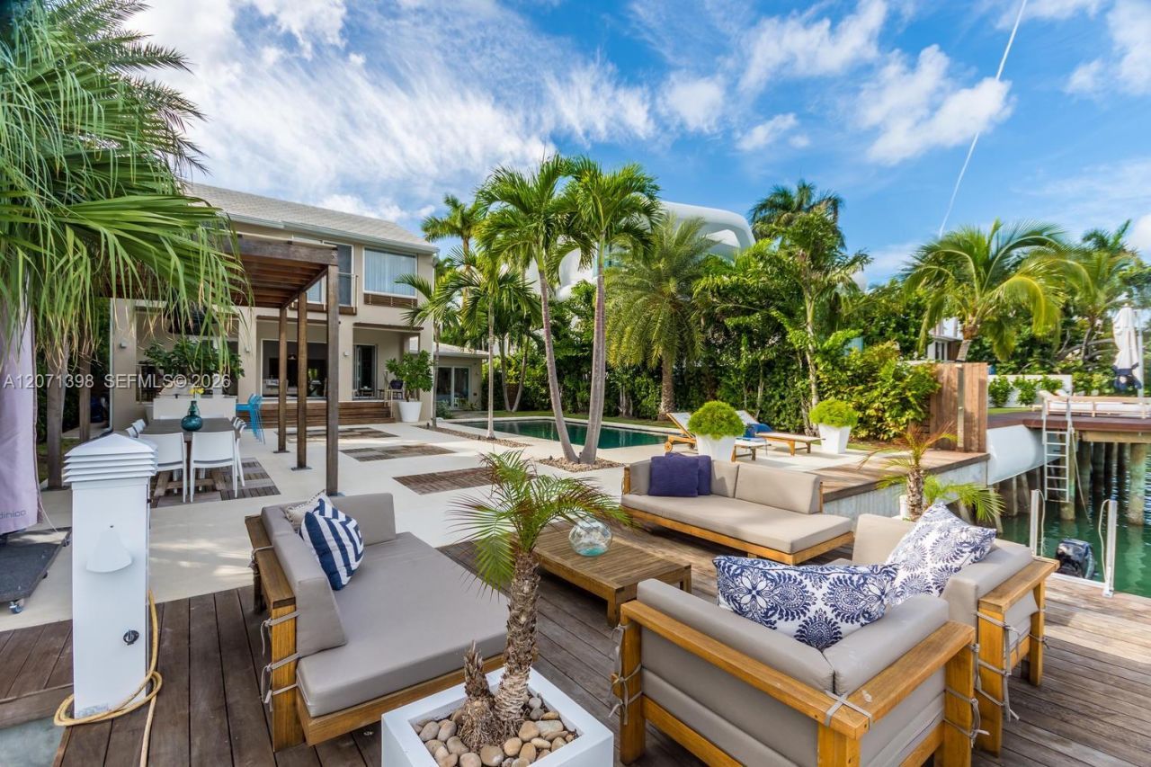 455 E Dilido Dr , Miami Beach, FL 33139 Photo