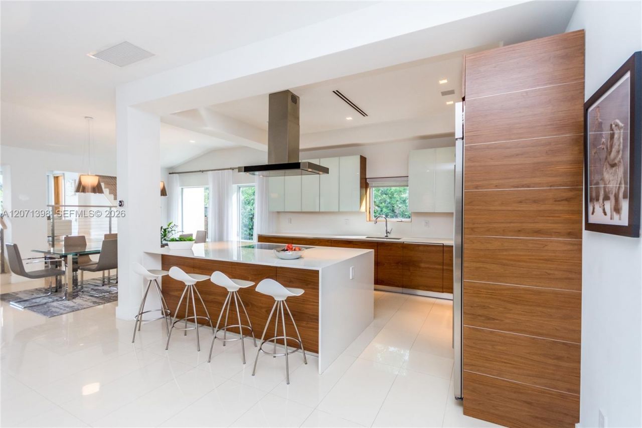 455 E Dilido Dr , Miami Beach, FL 33139 Photo