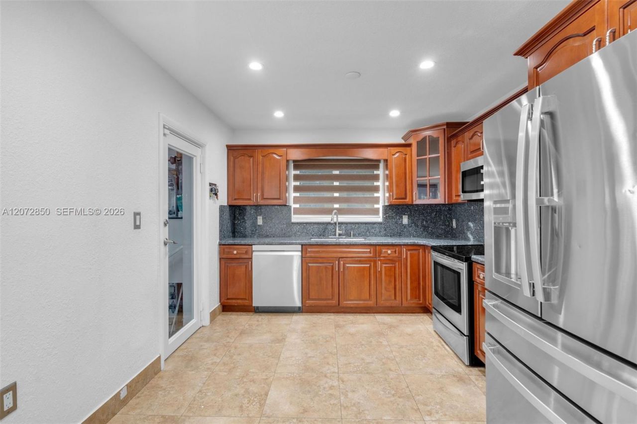 5330 SW 7th St , Miami, FL 33134 Photo