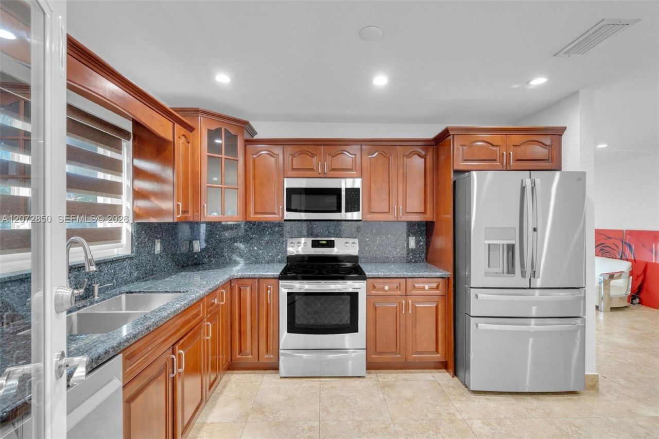 5330 SW 7th St , Miami, FL 33134 Photo
