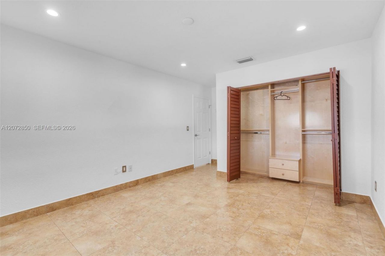 5330 SW 7th St , Miami, FL 33134 Photo