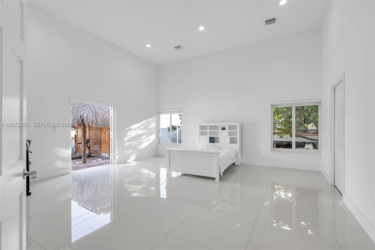 5330 SW 7th St , Miami, FL 33134 Photo
