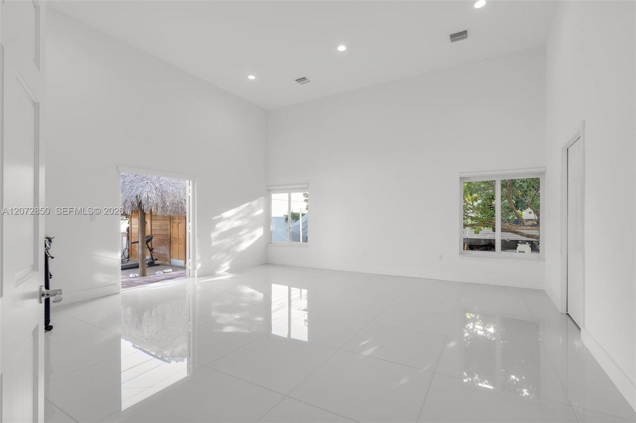 5330 SW 7th St , Miami, FL 33134 Photo