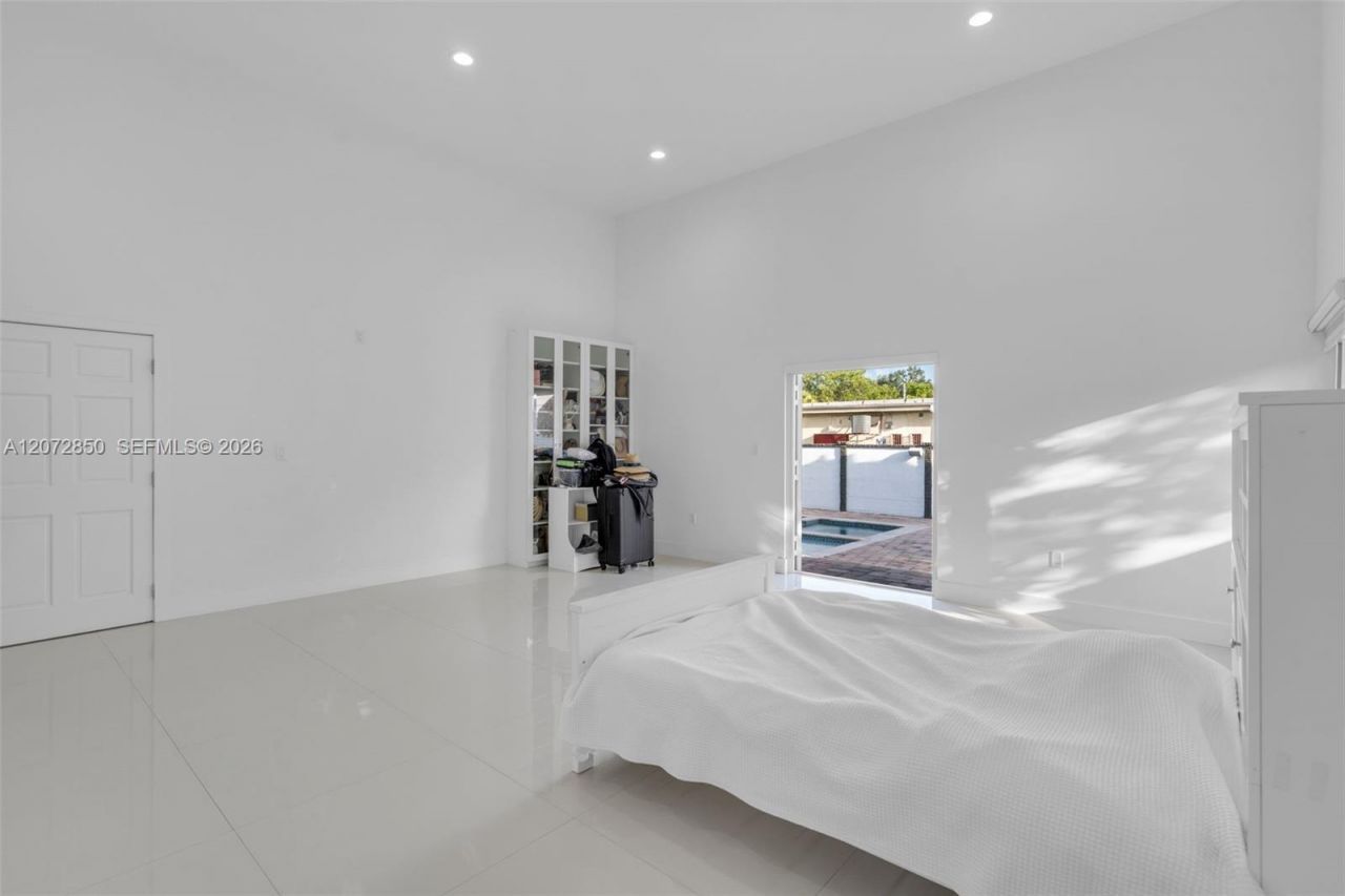 5330 SW 7th St , Miami, FL 33134 Photo