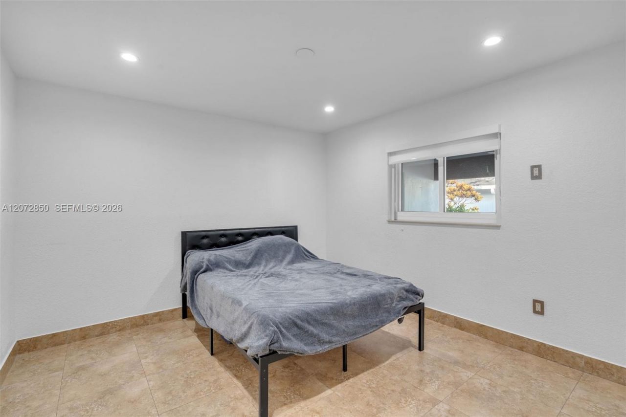 5330 SW 7th St , Miami, FL 33134 Photo