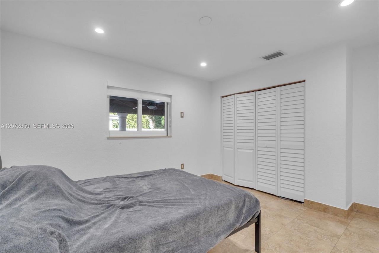 5330 SW 7th St , Miami, FL 33134 Photo