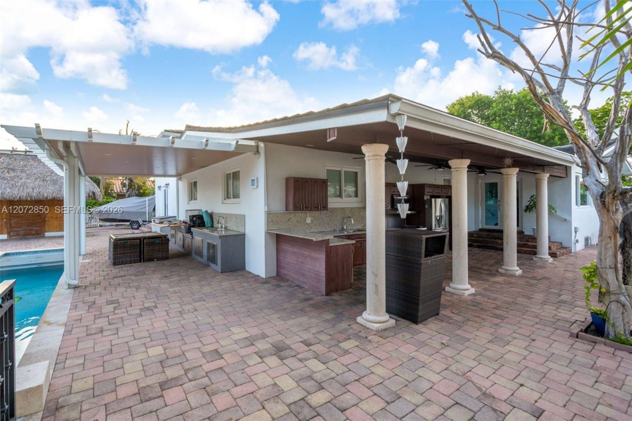 5330 SW 7th St , Miami, FL 33134 Photo