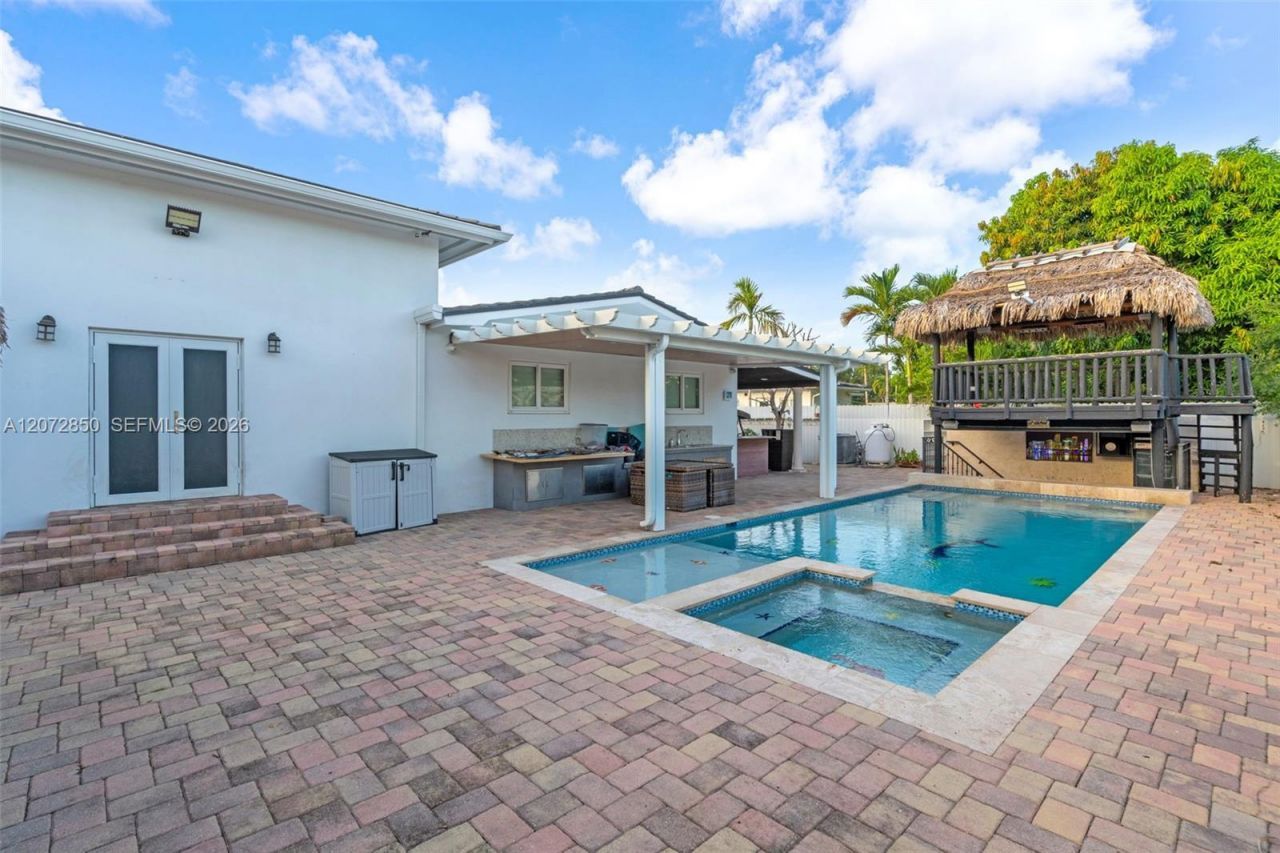 5330 SW 7th St , Miami, FL 33134 Photo
