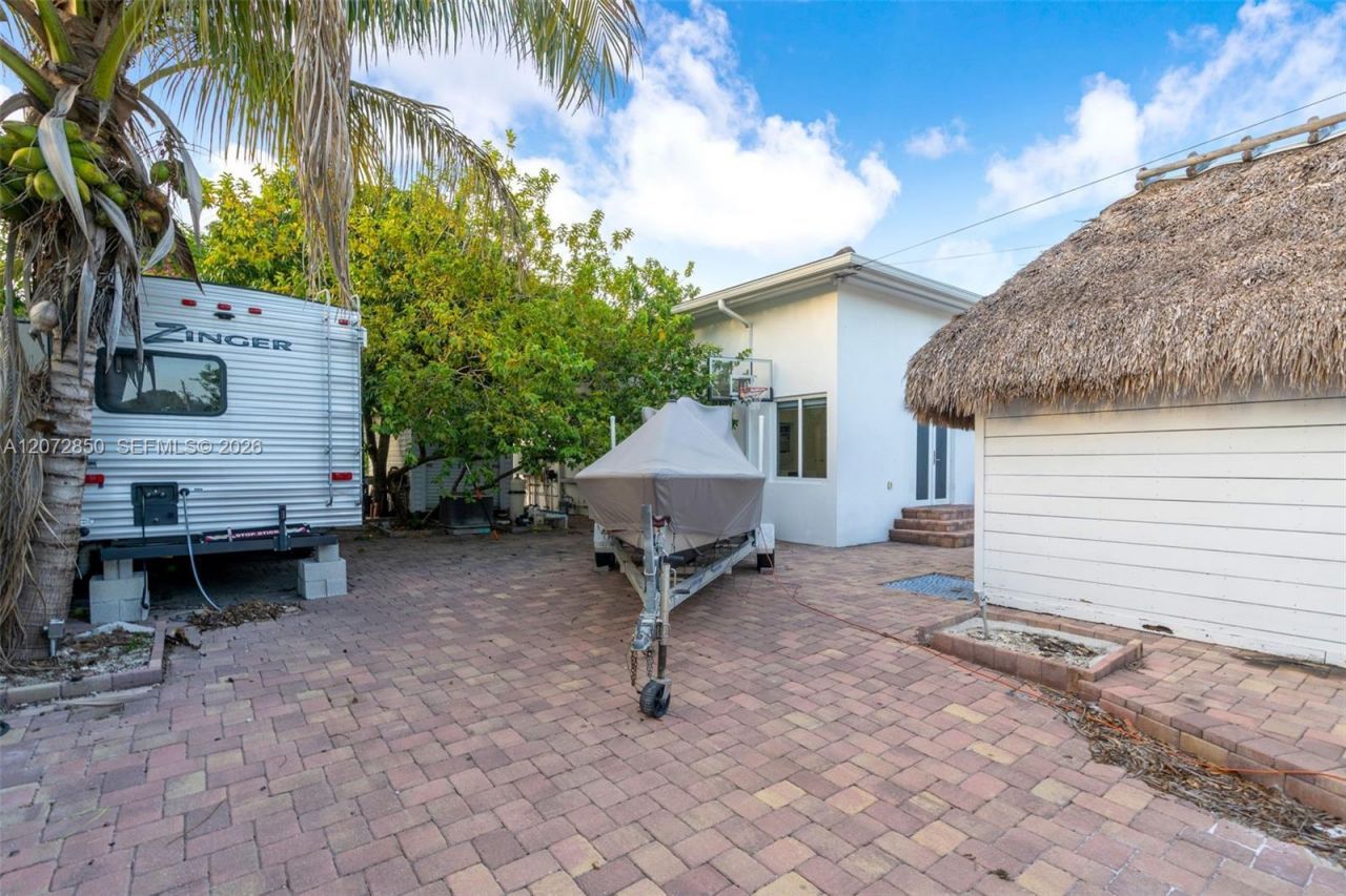 5330 SW 7th St , Miami, FL 33134 Photo