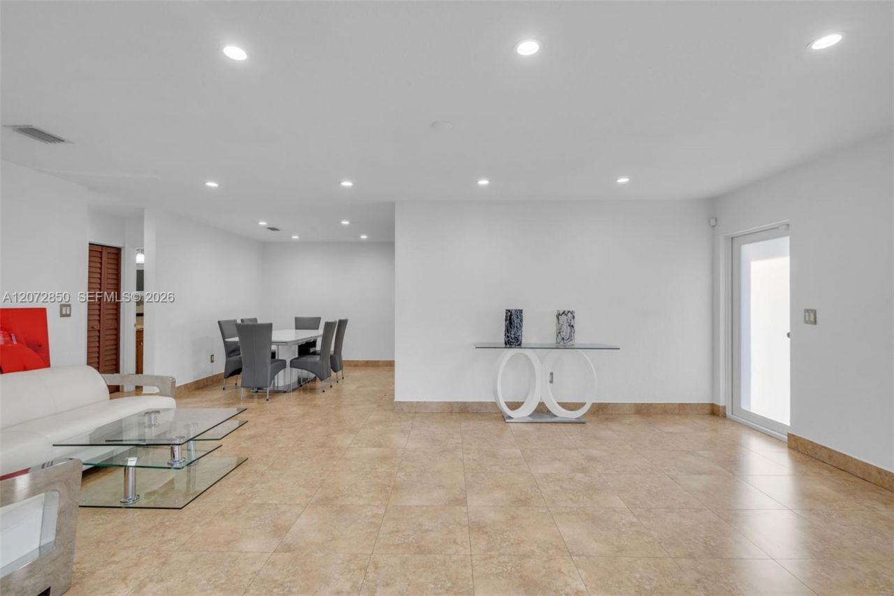 5330 SW 7th St , Miami, FL 33134 Photo