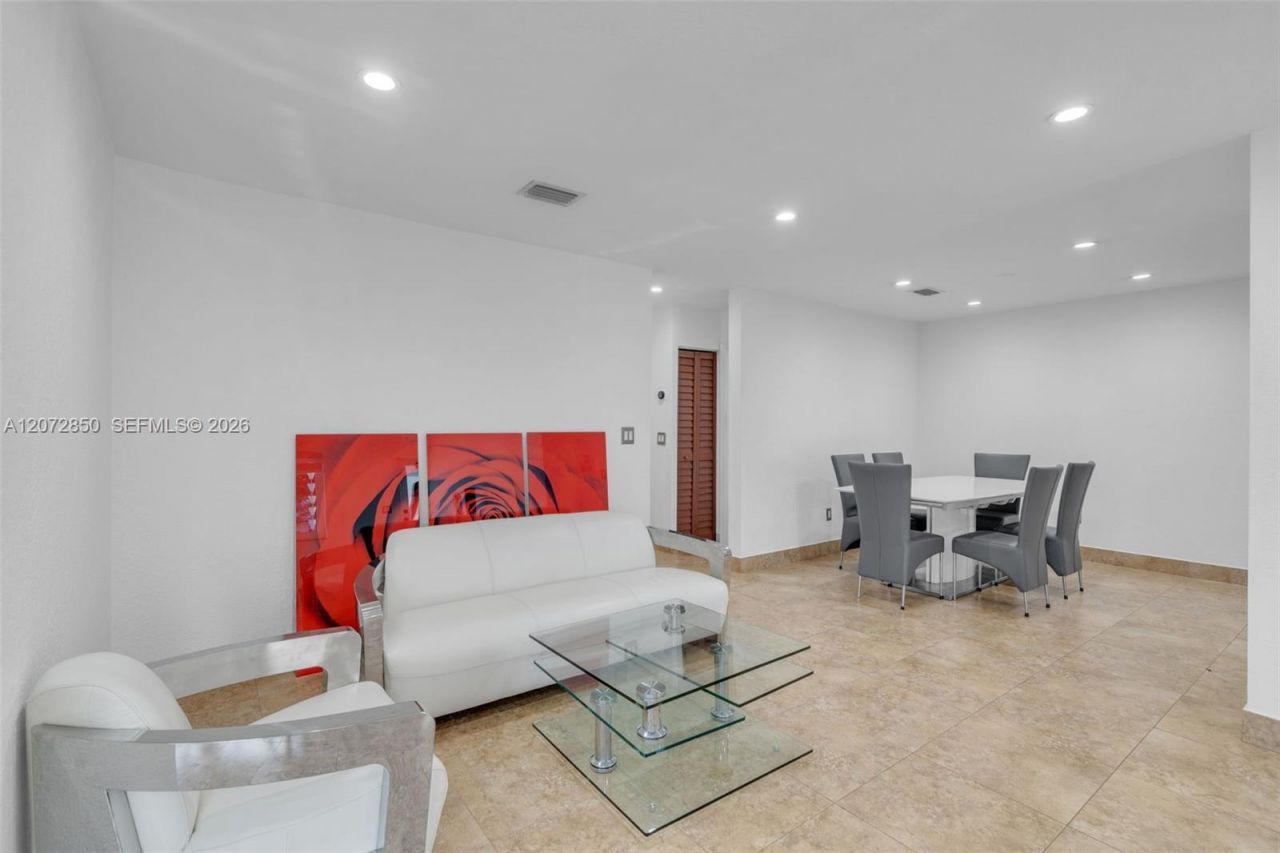 5330 SW 7th St , Miami, FL 33134 Photo