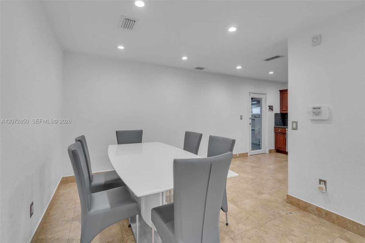 5330 SW 7th St , Miami, FL 33134 Photo