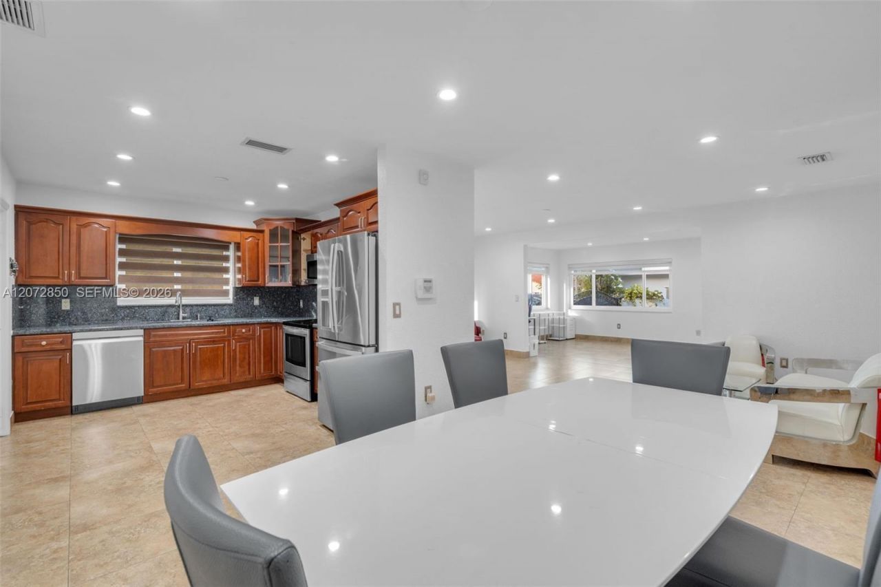 5330 SW 7th St , Miami, FL 33134 Photo
