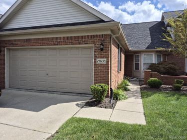 21635 Knights Lane N, Unit 18, Brownstown Township, Mi 48183