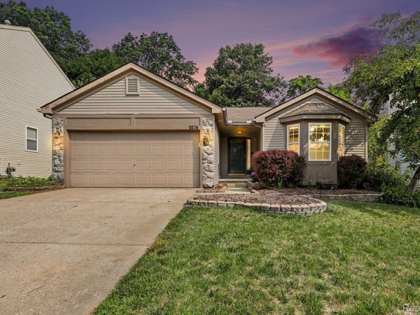 5576 Juneberry Court, Waterford Township, Mi 48329