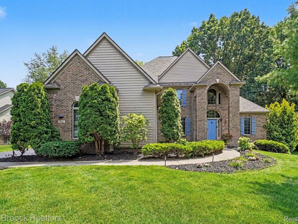 9843 Oak Valley Drive, Springfield Township, Mi 48348