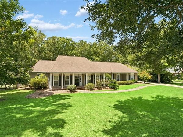 126 TCHEFUNCTE PARC Drive, Madisonville, LA 70447