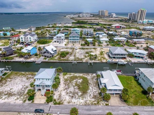 1422 Homeport Dr, Navarre Beach, FL 32566