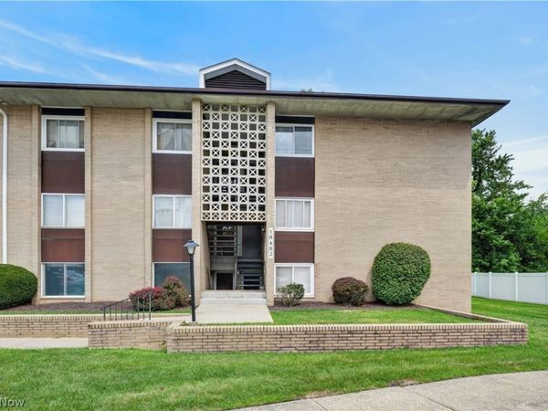 10402 N Church Drive, Unit 405, Parma Heights, OH 44130