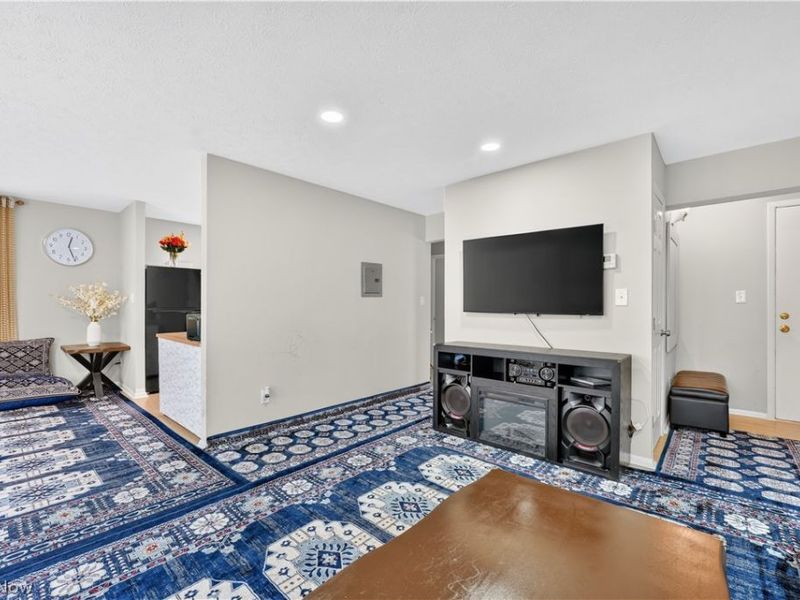 10402 N Church Drive, Unit 405, Parma Heights, OH 44130 Photo 10