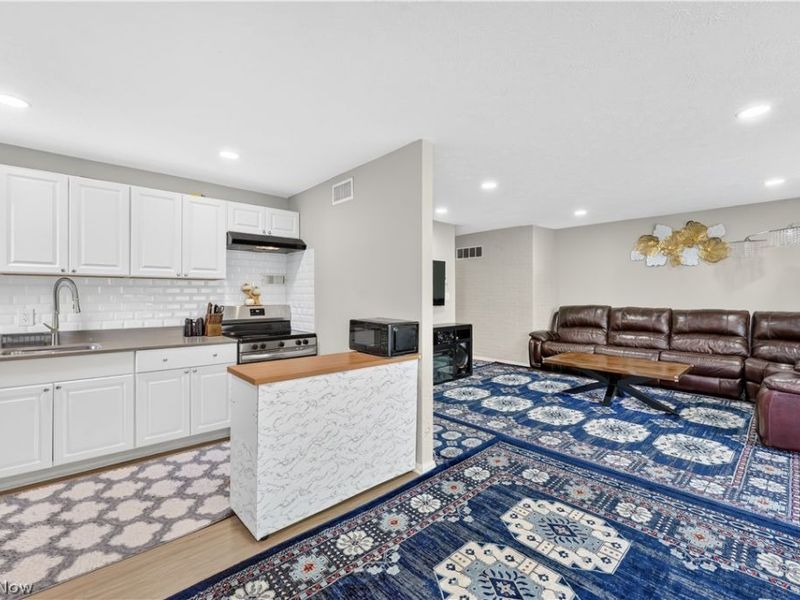 10402 N Church Drive, Unit 405, Parma Heights, OH 44130 Photo 11