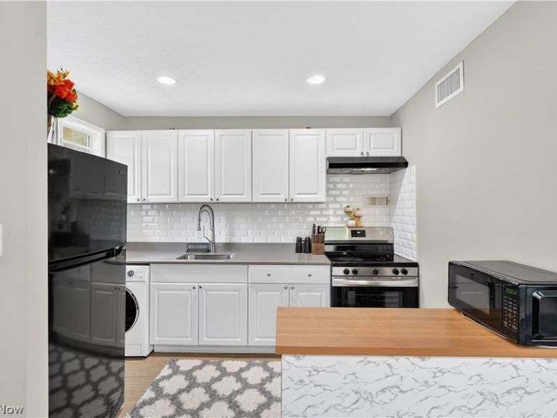 10402 N Church Drive, Unit 405, Parma Heights, OH 44130 Photo 13