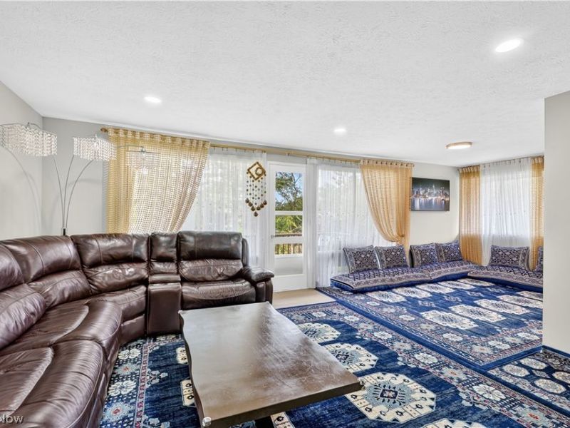 10402 N Church Drive, Unit 405, Parma Heights, OH 44130 Photo 6