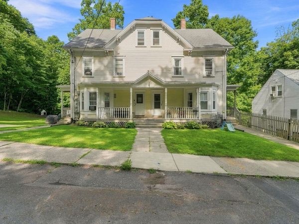 42-44 Pine St, Northbridge, MA 01588