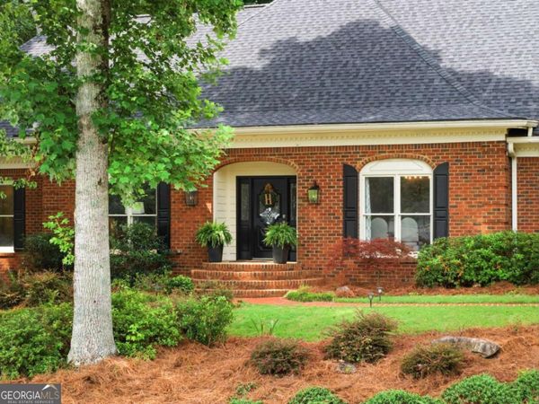 1040 Finnsbury Drive, Roswell, GA 30075