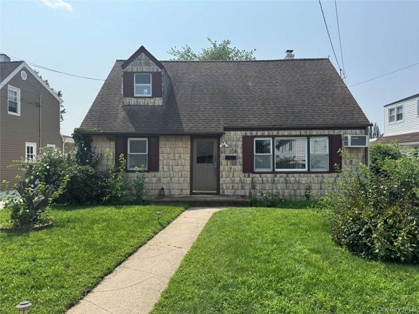 44 Pine Lane , Valley Stream, NY 11581
