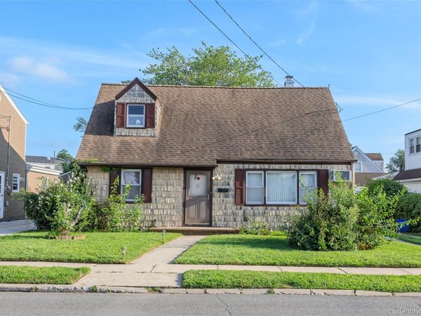 44 Pine Lane , Valley Stream, NY 11581