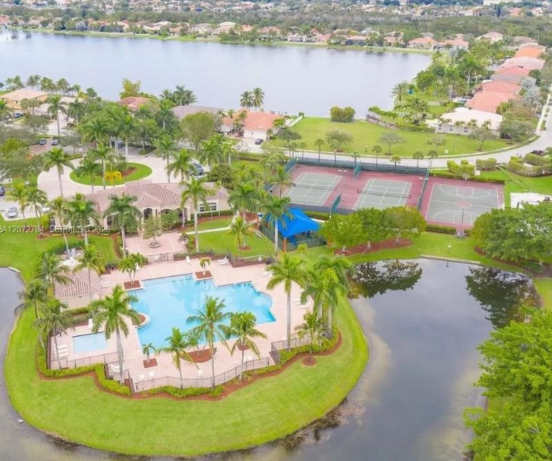 18724 SW 16th St, Pembroke Pines, FL 33029 Photo