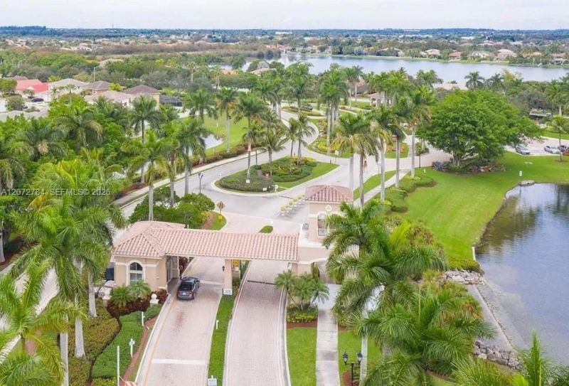 18724 SW 16th St, Pembroke Pines, FL 33029 Photo