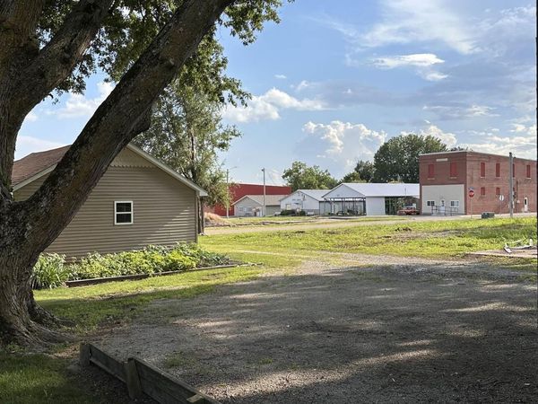 907 & 909 3rd Street, Batavia, IA 52533