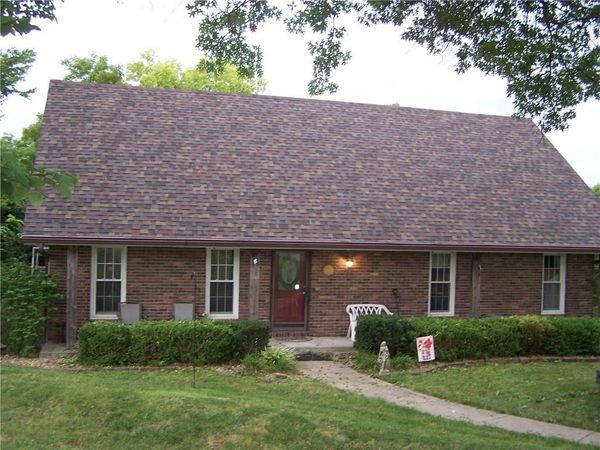 6820 S Hillside School Road, Oak Grove, MO 64075