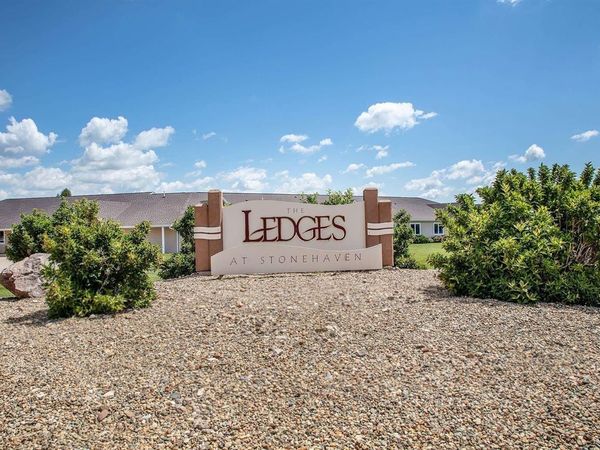 1412 Stone Lane, Unit 418, Waverly, IA 50677