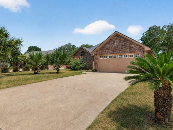 1512 Shadow WALK, Lockhart, TX 78644