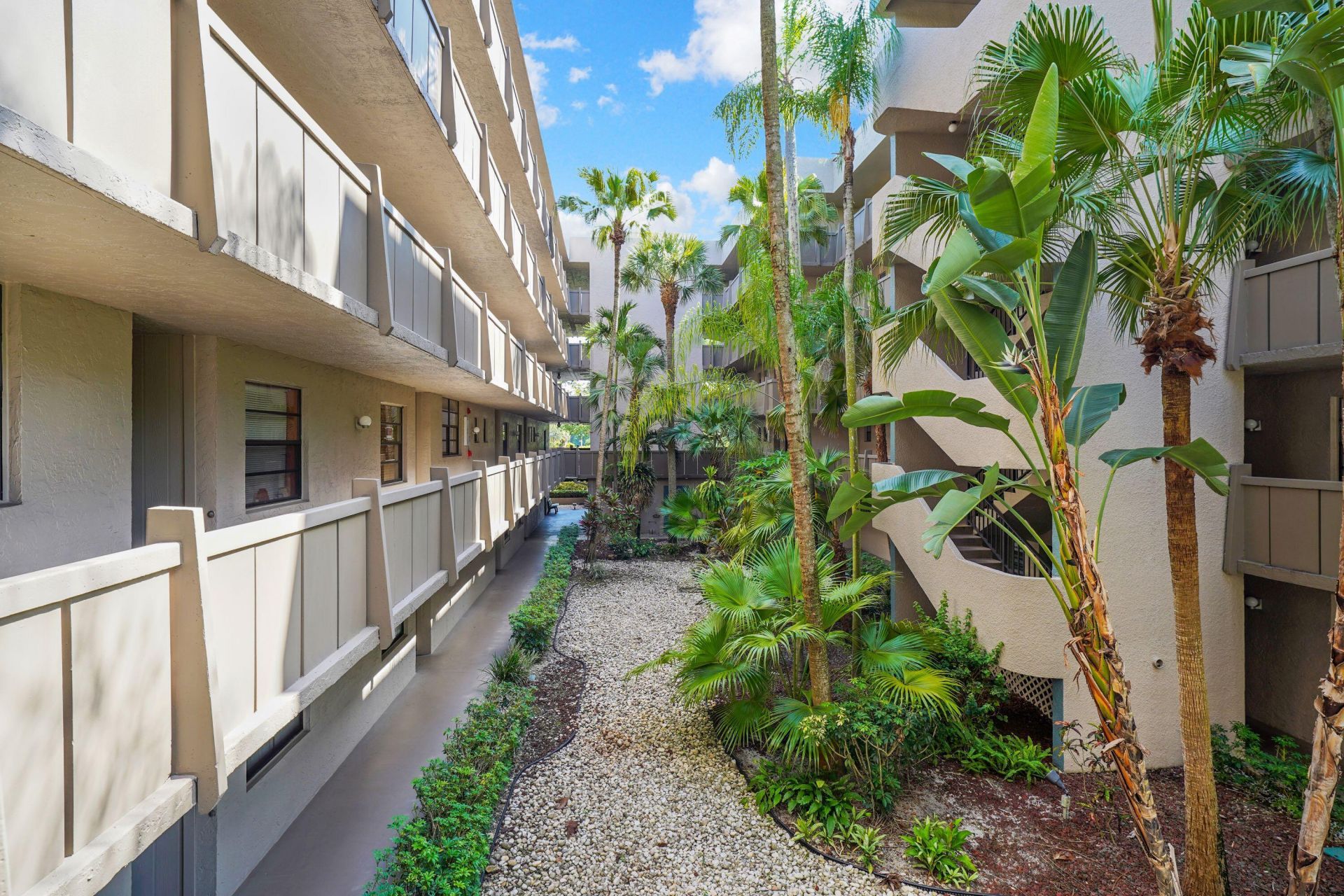 901 Colony Point Circle, Unit 207, Pembroke Pines, FL 33026 Photo