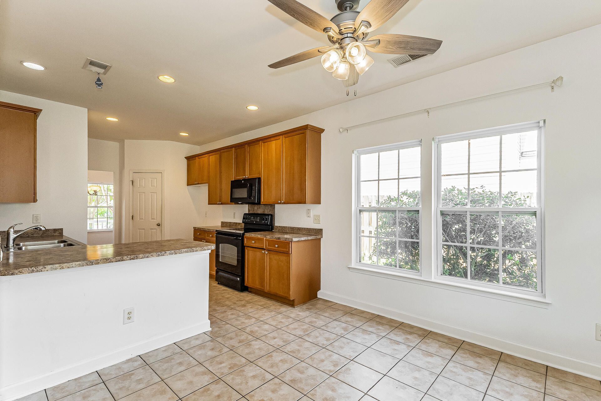 1019 Sterling Lane Photo 6