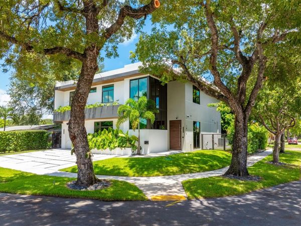 1875 NE 193rd St , Miami, FL 33179