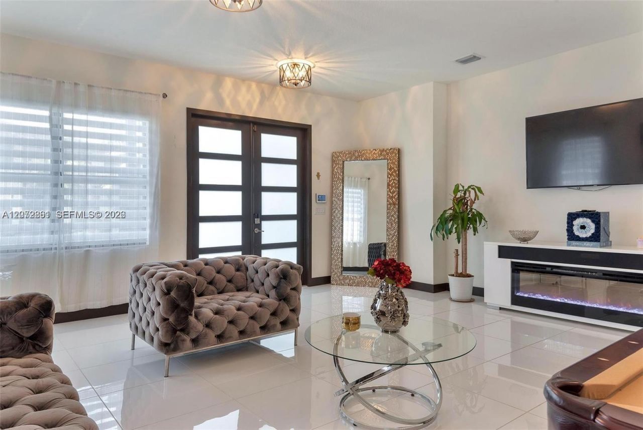 8820 NW 155th Ter , Miami Lakes, FL 33018 Photo