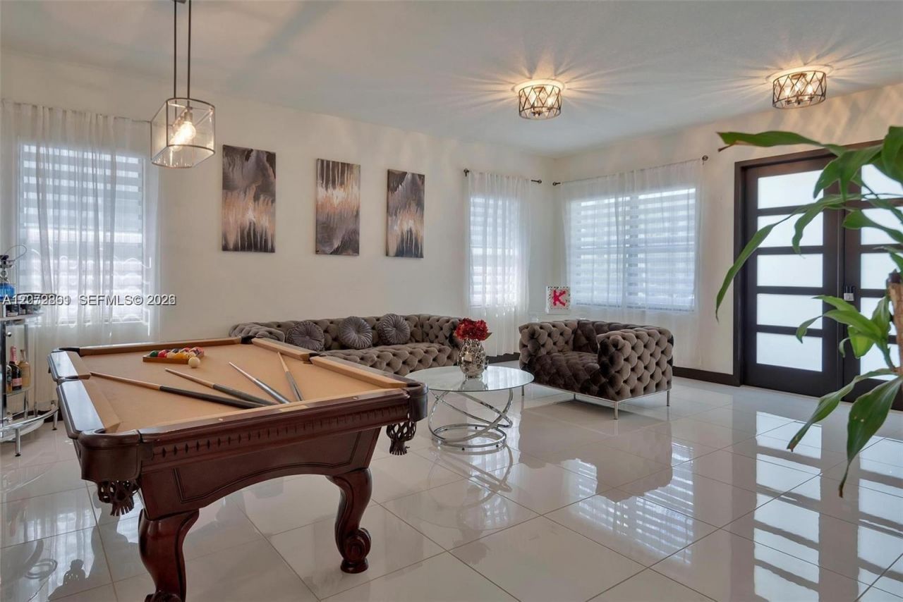 8820 NW 155th Ter , Miami Lakes, FL 33018 Photo