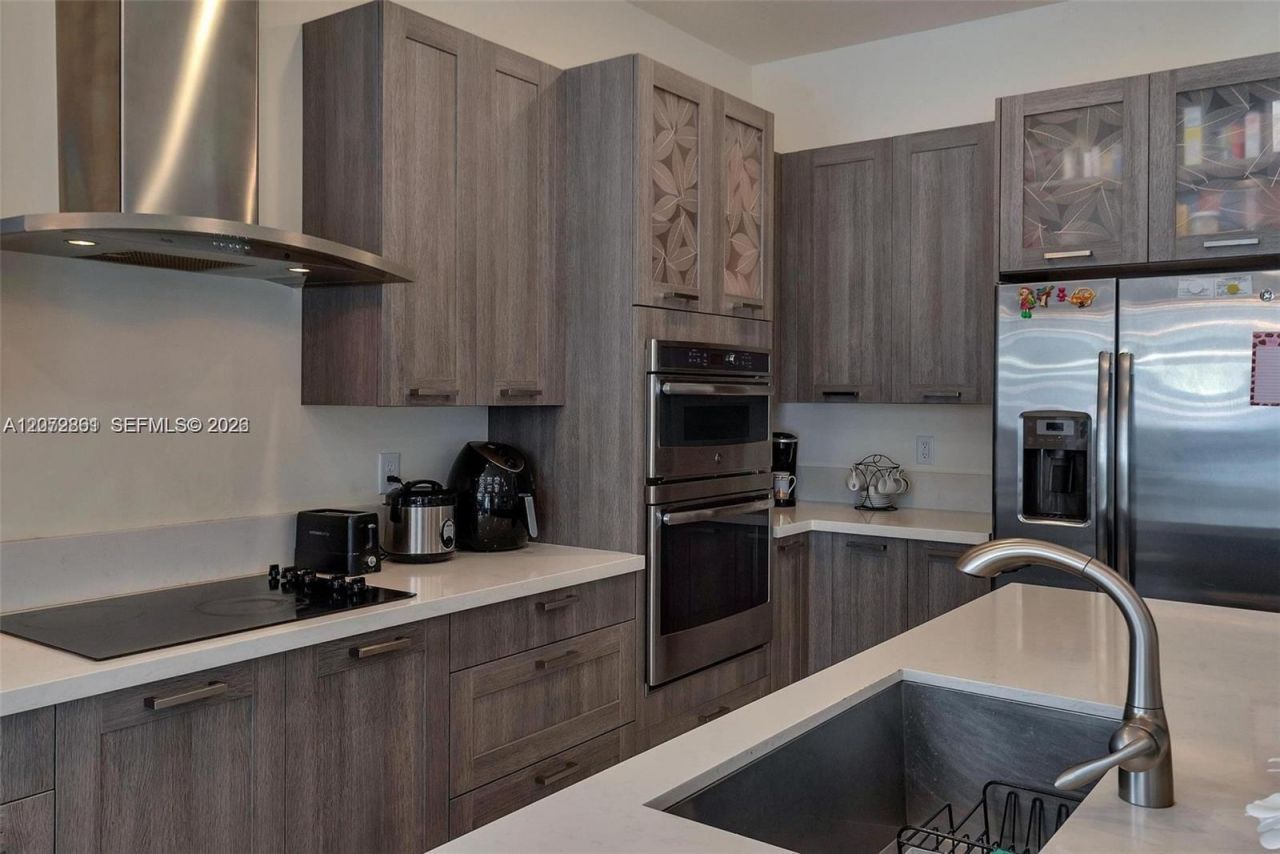8820 NW 155th Ter , Miami Lakes, FL 33018 Photo