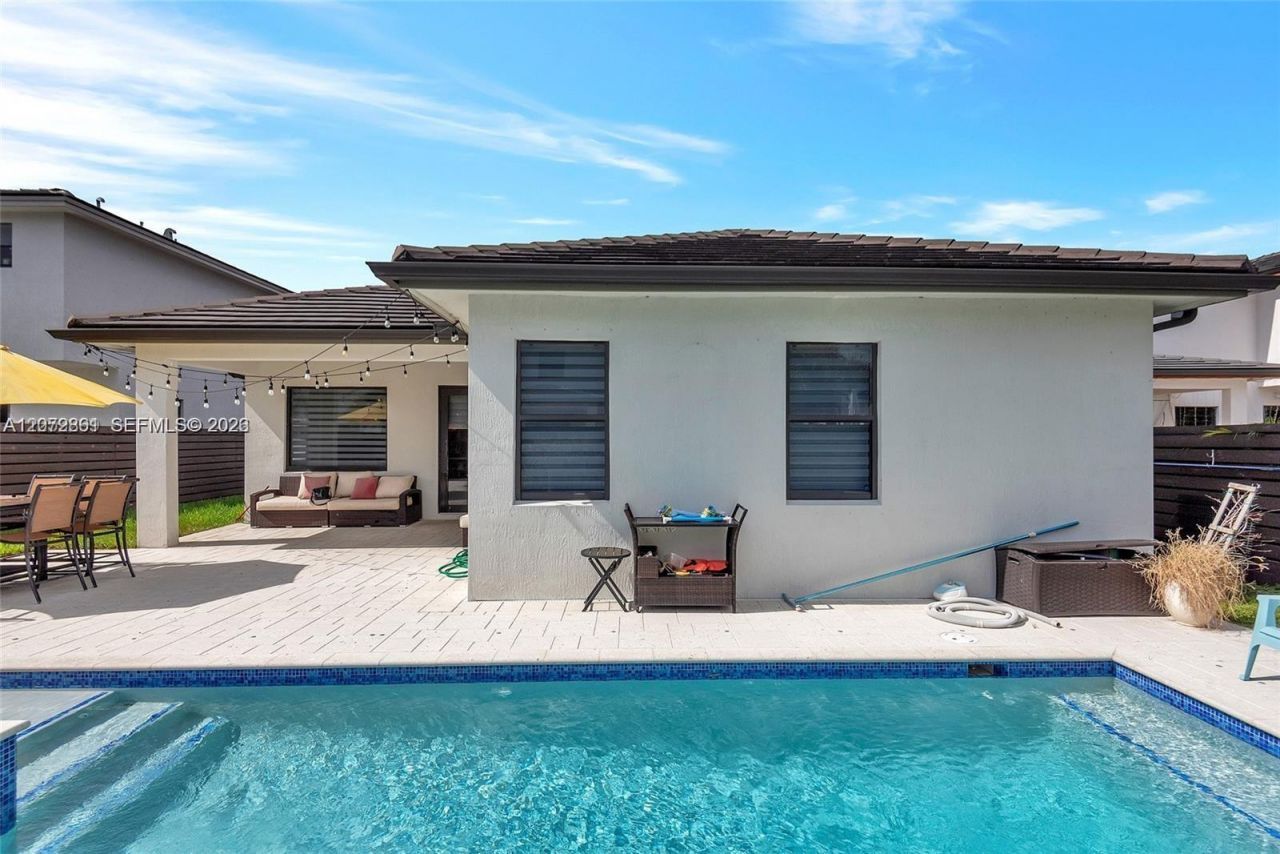 8820 NW 155th Ter , Miami Lakes, FL 33018 Photo