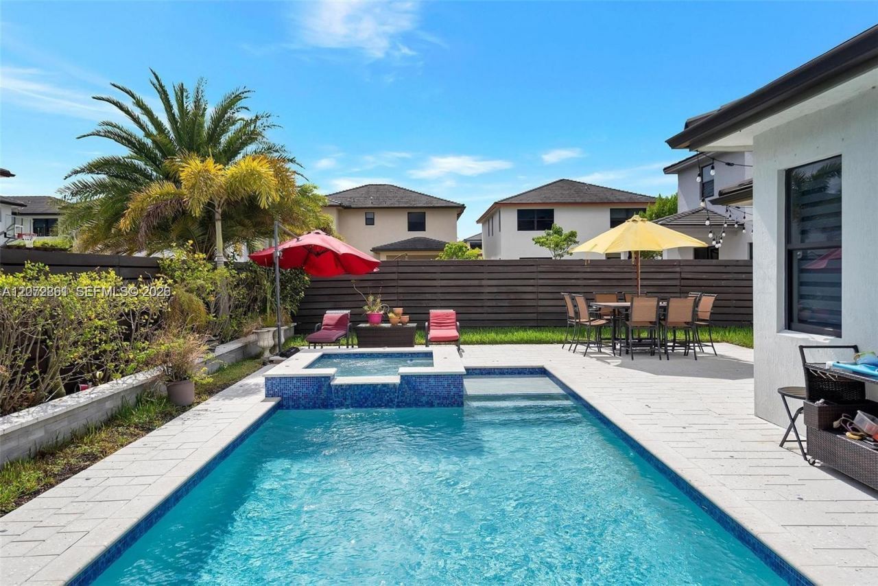 8820 NW 155th Ter , Miami Lakes, FL 33018 Photo