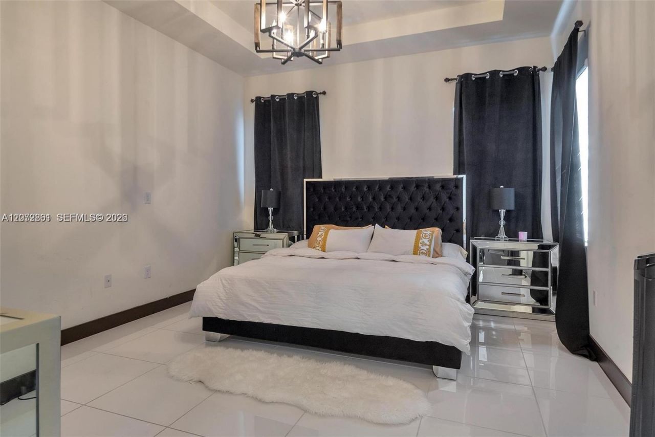 8820 NW 155th Ter , Miami Lakes, FL 33018 Photo