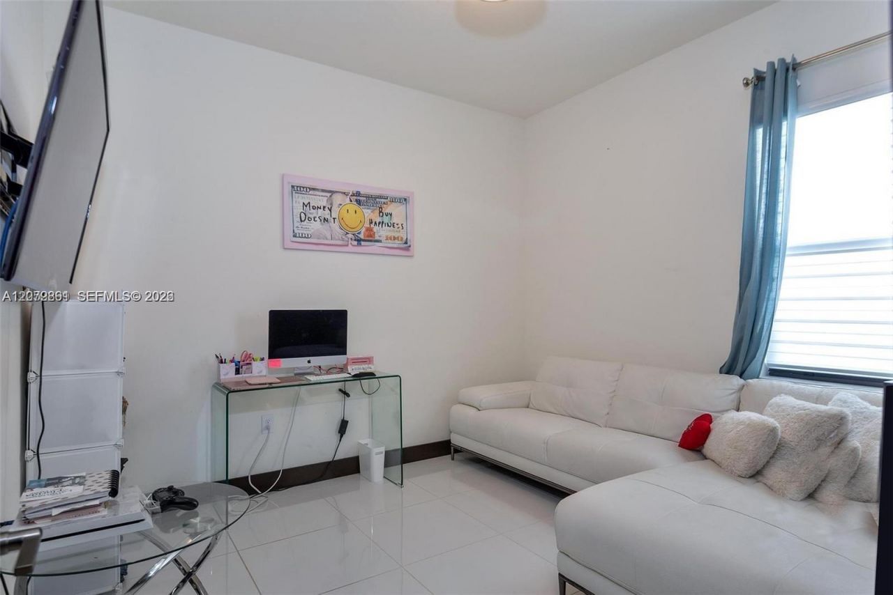 8820 NW 155th Ter , Miami Lakes, FL 33018 Photo